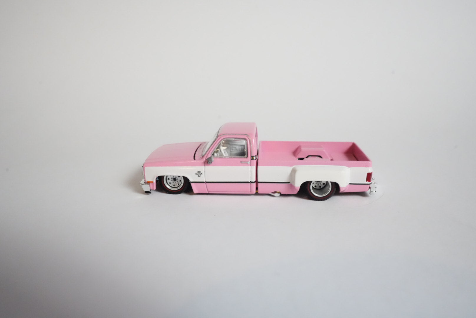 Kaido House #243 Chevrolet Silverado Dually – Vintage Spec V2 Pink – 1:64