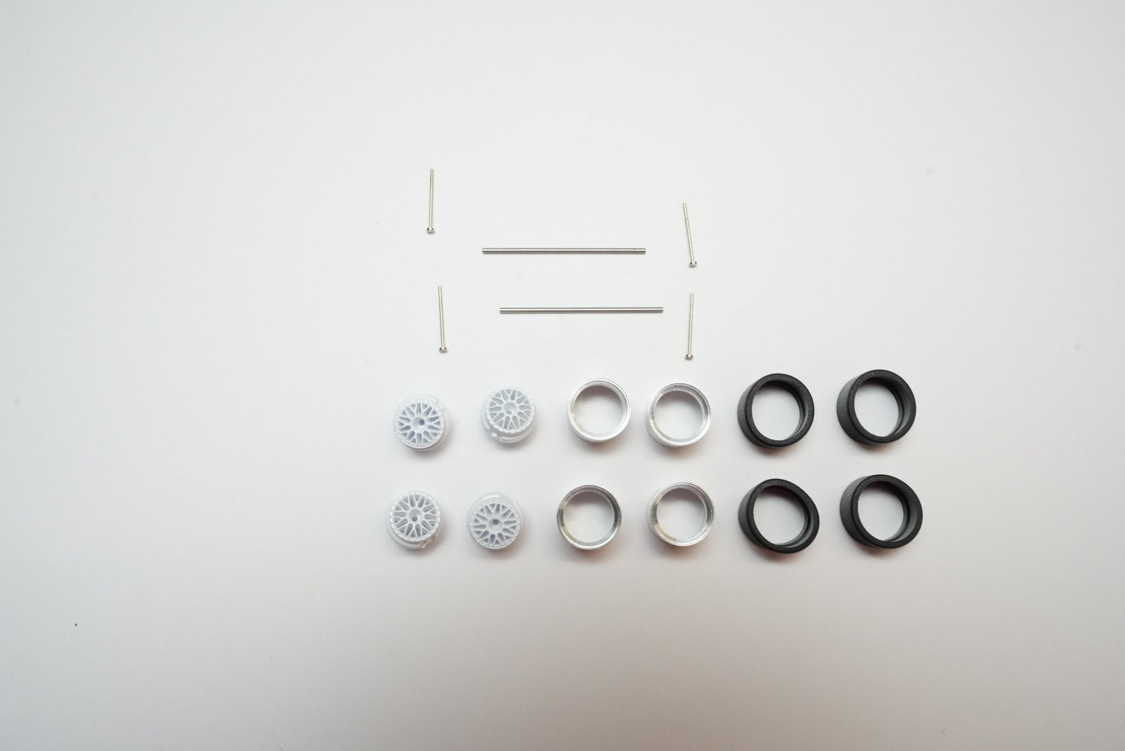 Monoblock Advanced Alloy Wheels – VS-Spoke BBS-Style Alpine White – 11 mm – 1:64